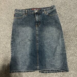 Cute casual Denim Yumi Midi skirt!